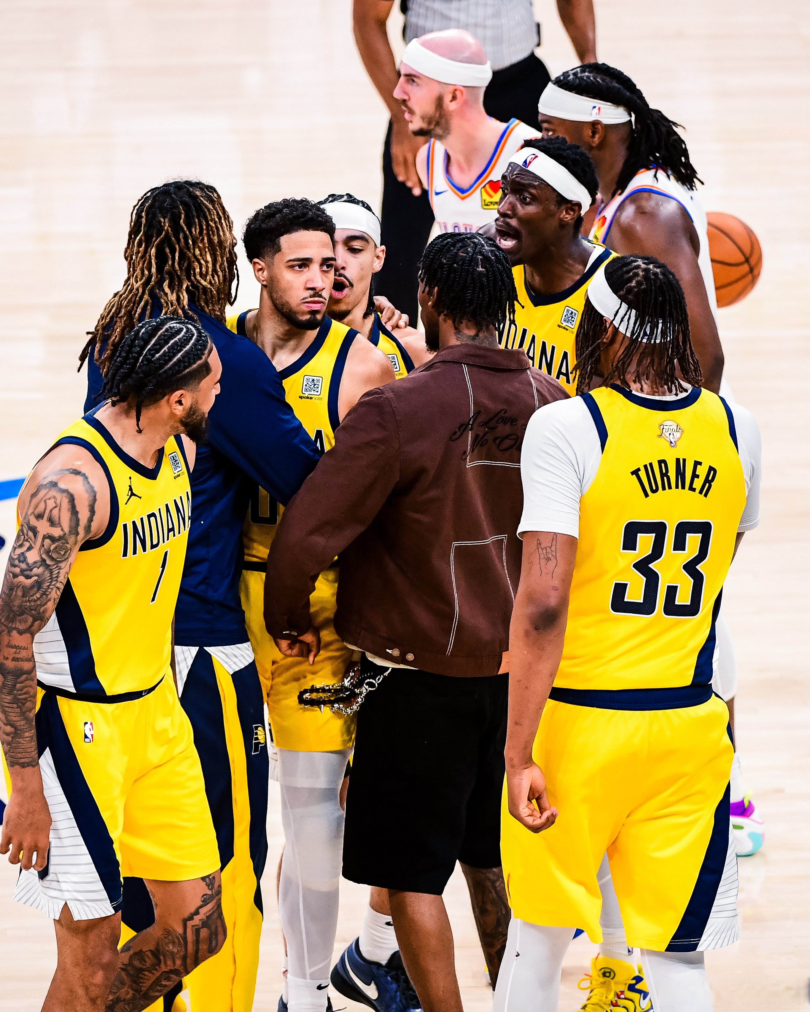 包含印第安纳步行者训练开放日,关键时刻迎来里程碑引欢呼,NBA常规赛在即,球队文化再被提及的词条 包含印第安纳步行者训练开放日,关键时刻迎来里程碑引欢呼,NBA常规赛在即,球队文化再被提及的词条