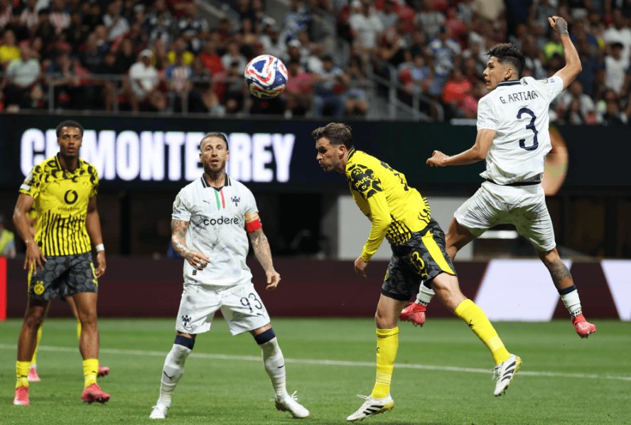 欧联赛前走向成谜，比利亚雷亚尔复出首秀，压力陡增，更衣室氛围转暖的简单介绍