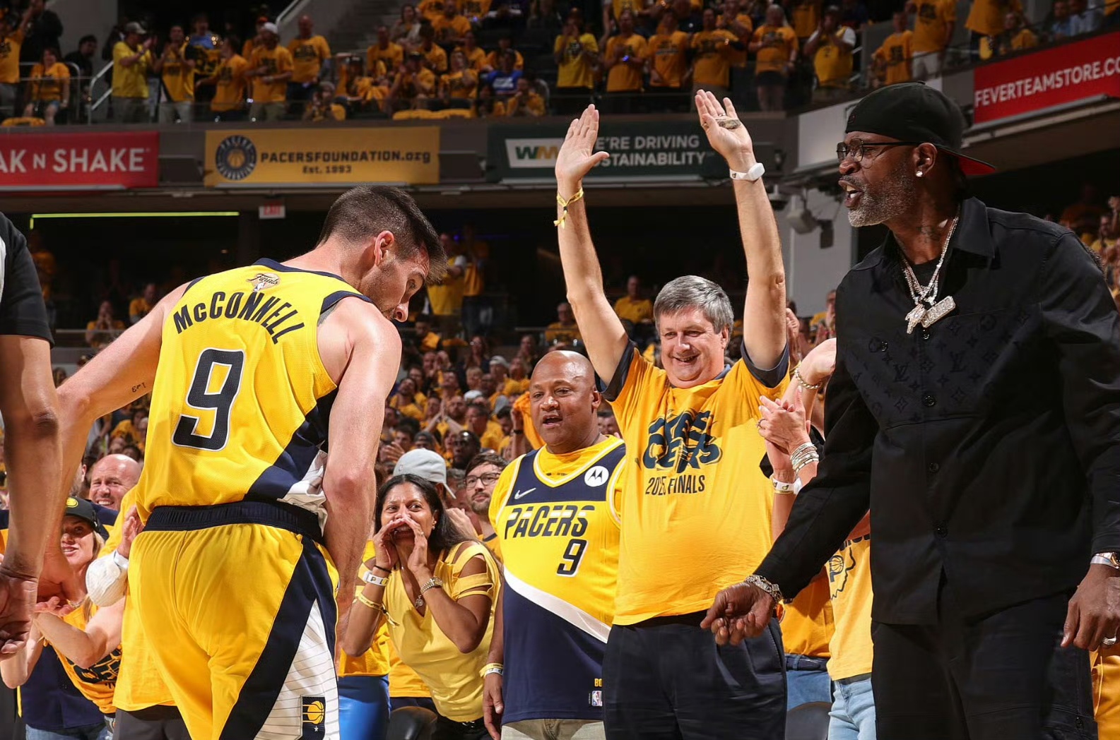 印第安纳步行者迎NBA季后赛关键赛，加时末段回应争议，底气十足，赛程密集仍需轮换的简单介绍