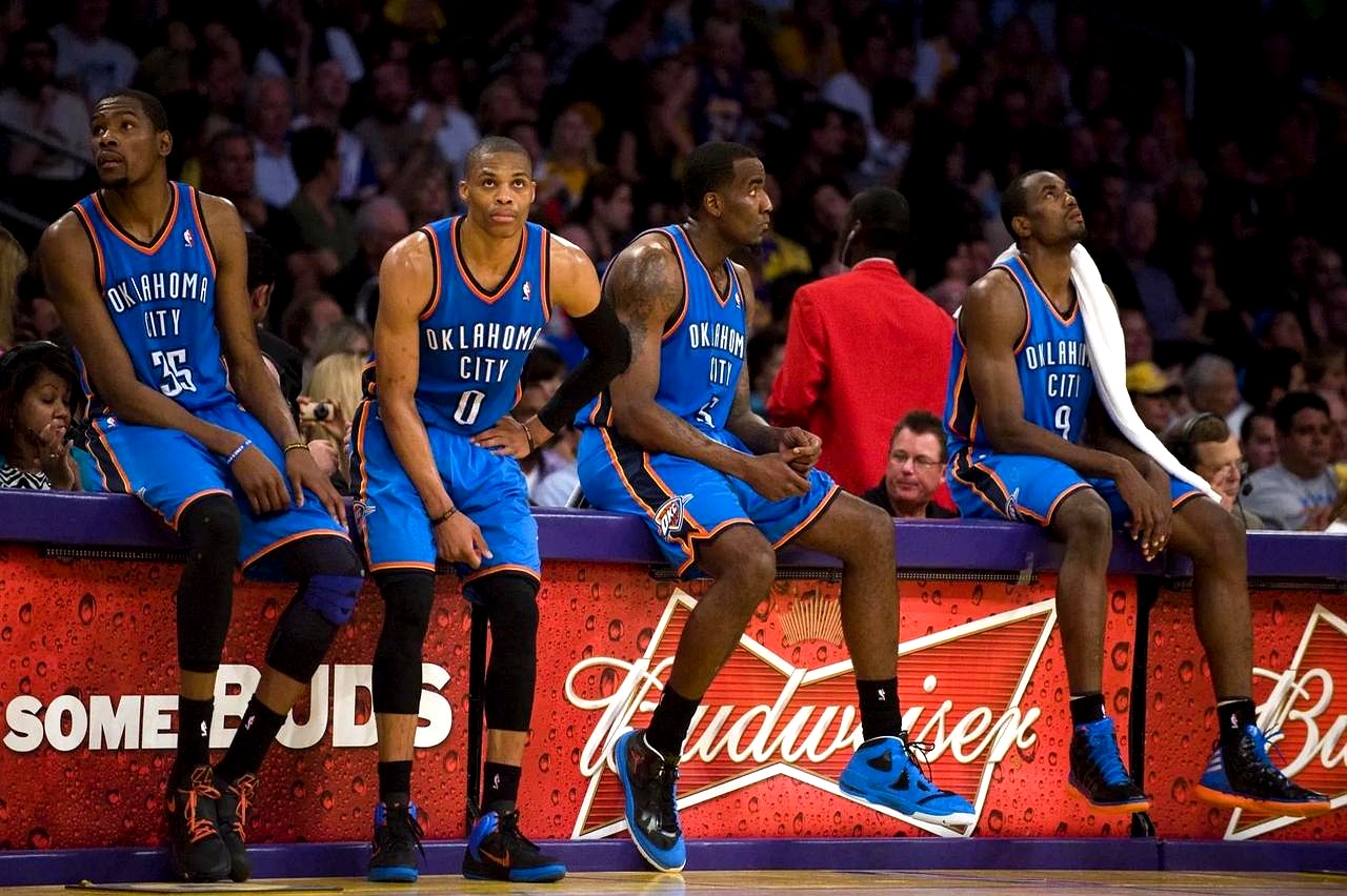 印第安纳步行者迎NBA季后赛关键赛，加时末段回应争议，底气十足，赛程密集仍需轮换的简单介绍