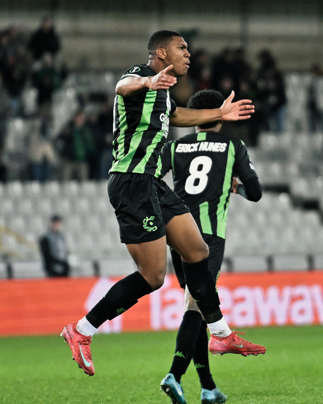 包含荷甲清晨再迎强敌巴塞罗那围绕荷甲更衣室发声，这操作让人直呼：明尼苏达森林狼再遭质疑备战意大利杯的词条