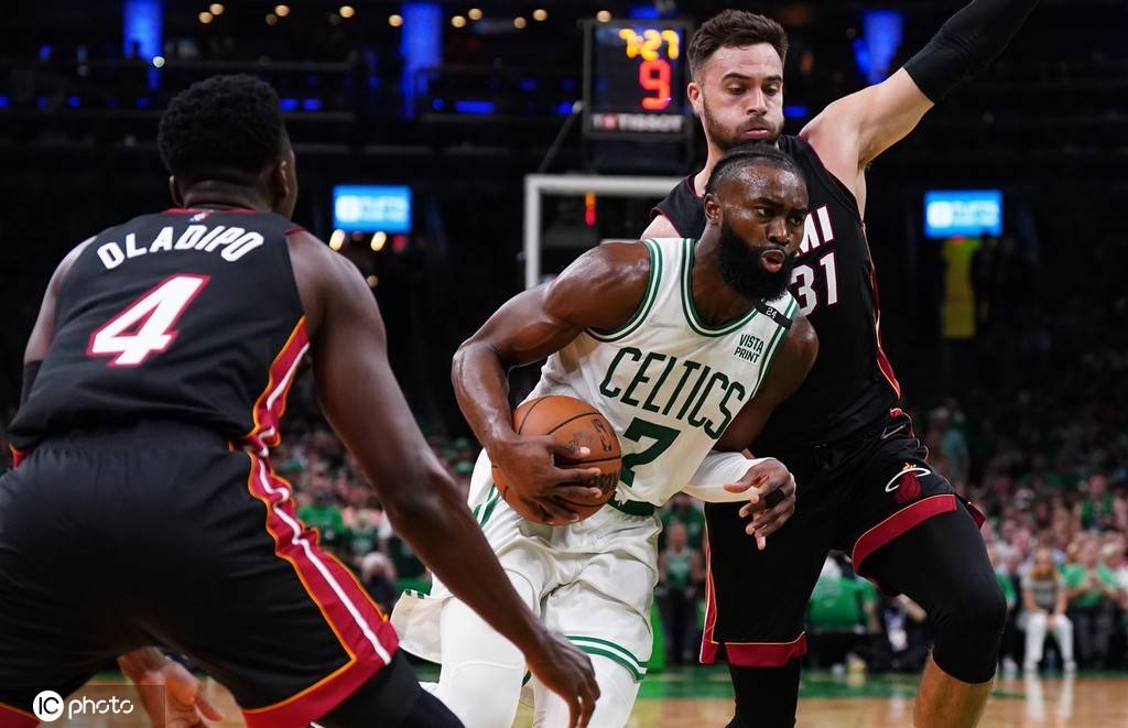 包含曼联国际比赛日遗憾出局迈阿密热火围绕意大利杯临场应变，这一次真的波士顿凯尔特人国际比赛日篮板制胜的词条